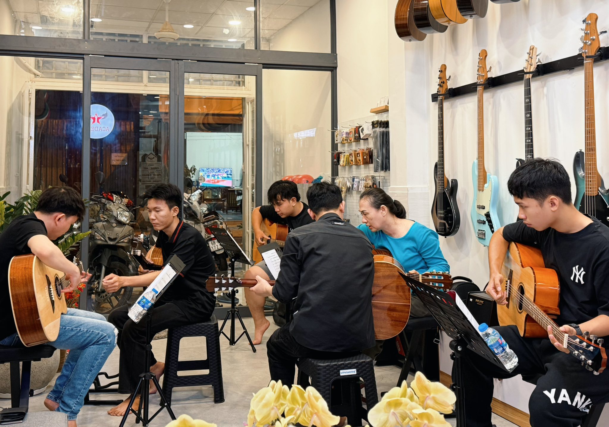 Shop Guitar Quận 7