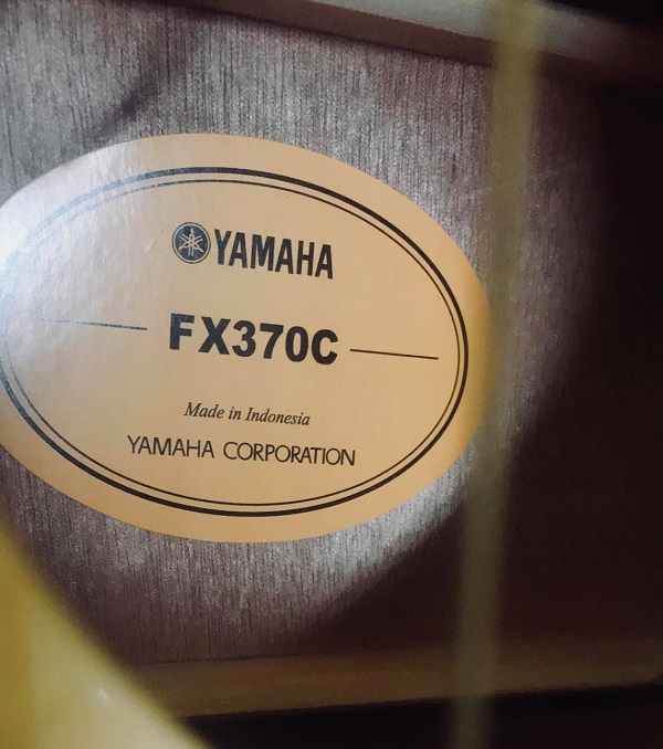 Guitar Yamaha Fx370C