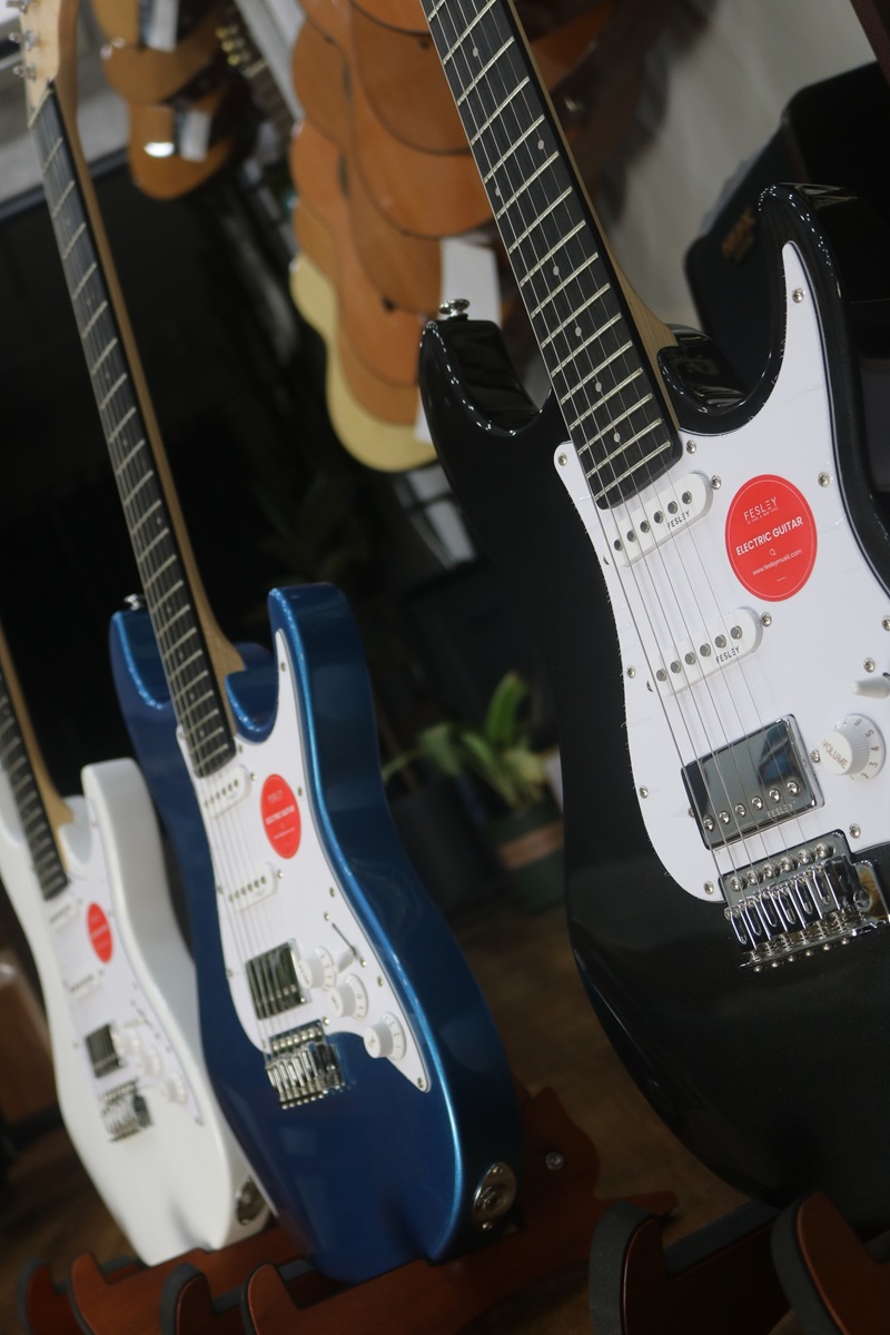 Học Guitar Điện Có Khó Không?