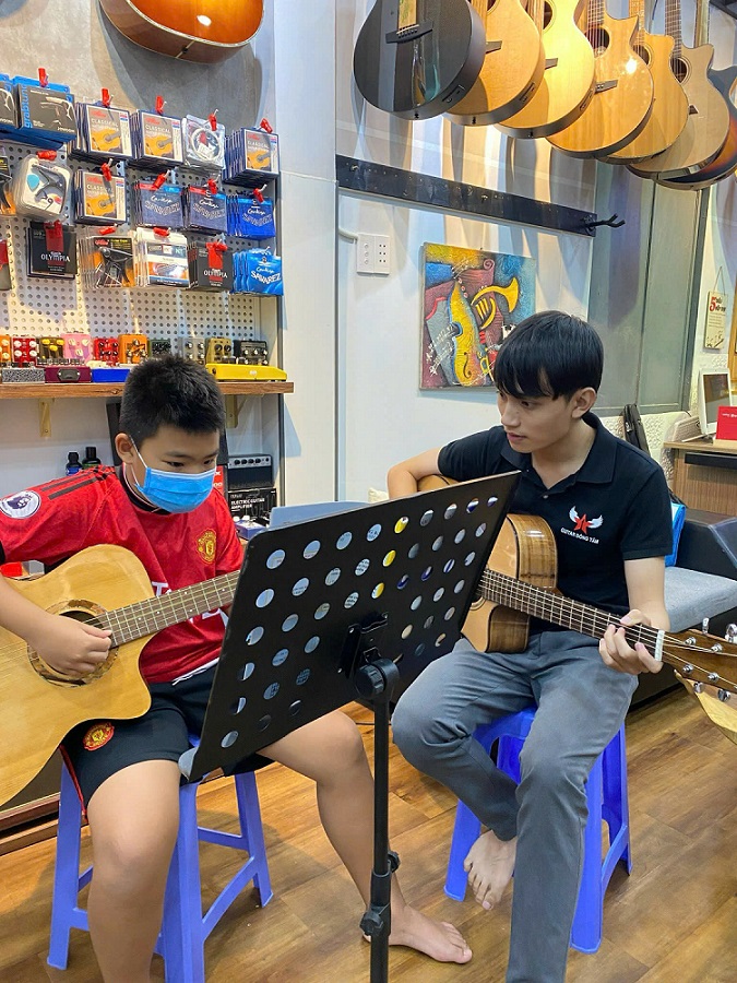 Học Đàn Guitar Quận Tân Phú 