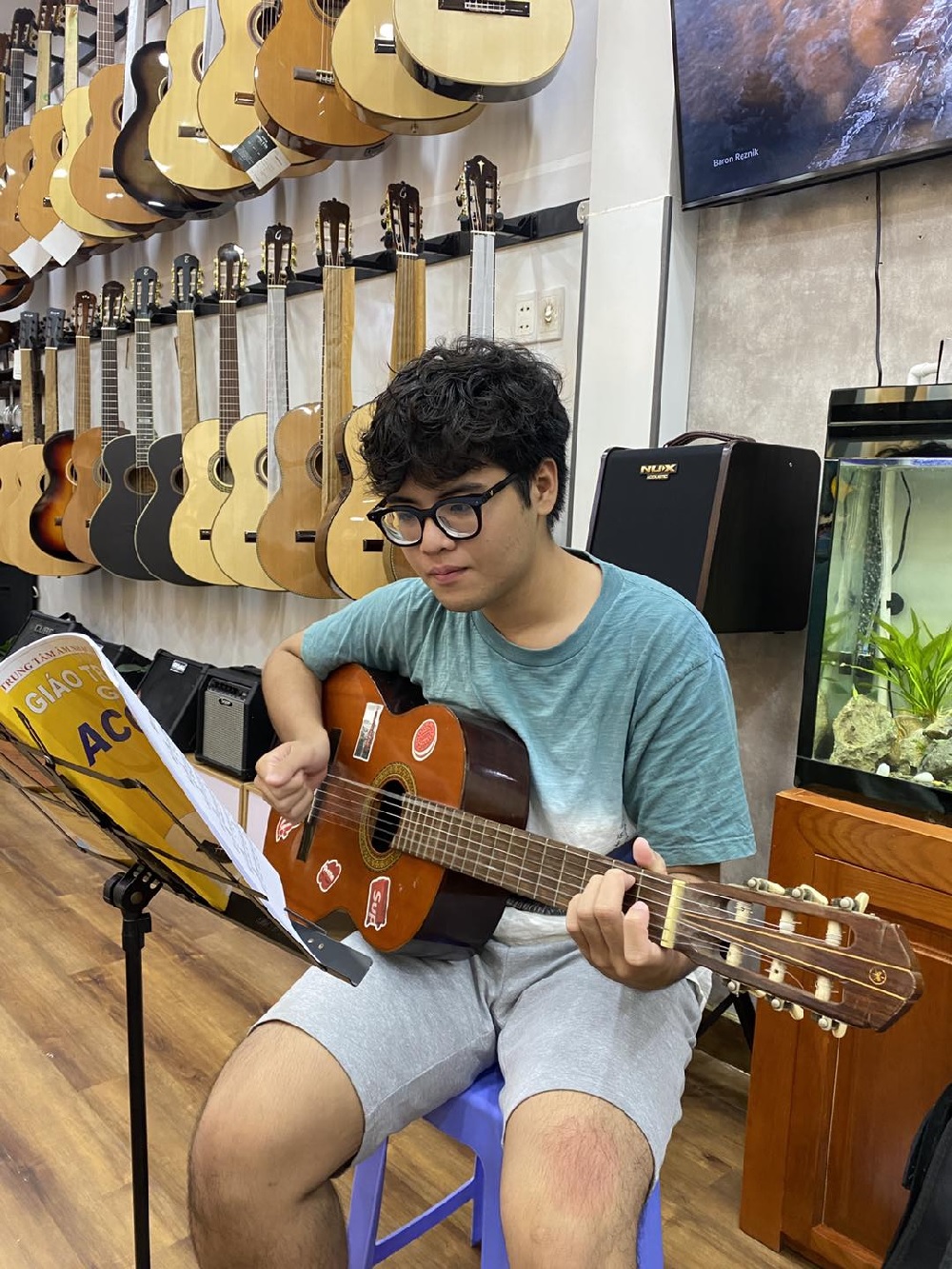 Bao nhiêu tuổi thì học guitar? Học ở đâu uy tín?