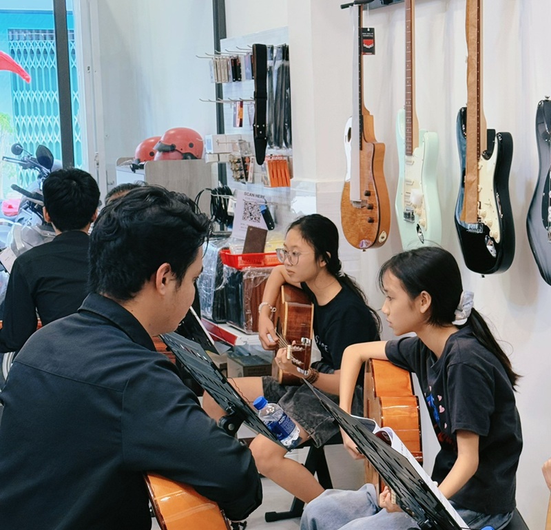 Khóa Học Đàn Guitar Quận 2 – Đồng Tâm Academy