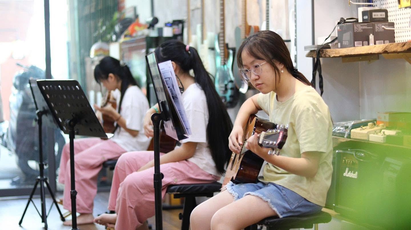HỌC GUITAR TÂN BÌNH 